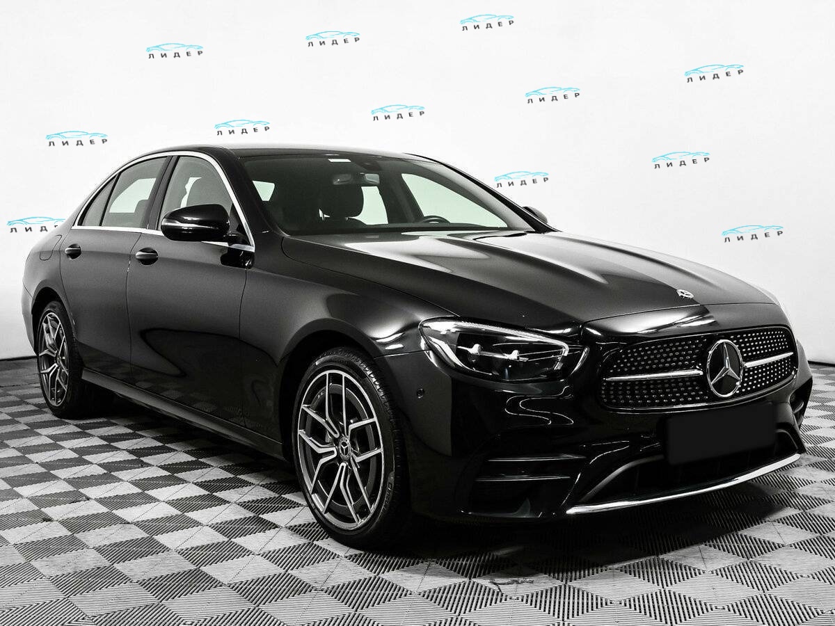Б/У Мерседес-Бенц Е-Класс 2021 года. Фото: #2