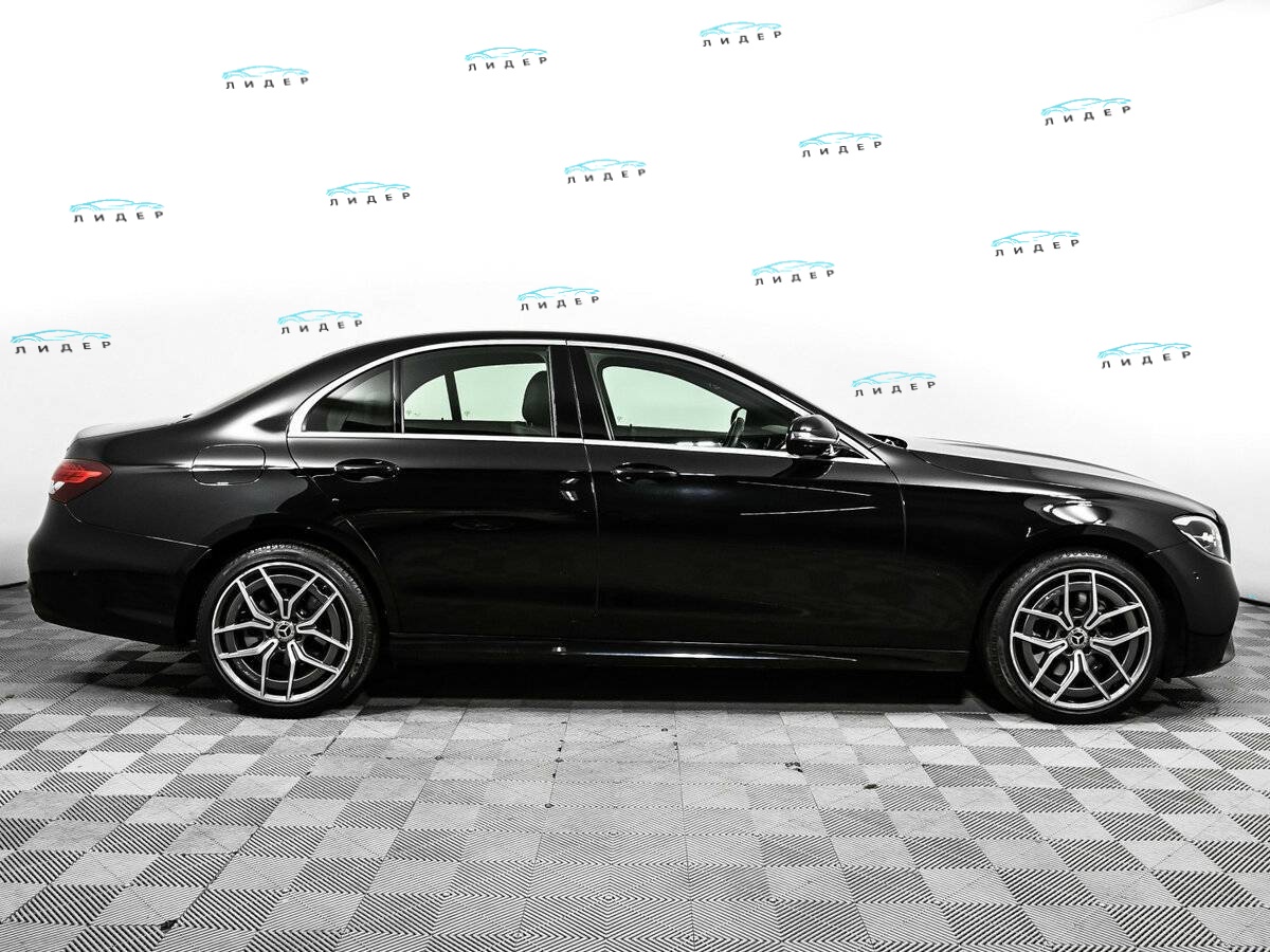 Б/У Мерседес-Бенц Е-Класс 2021 года. Фото: #3