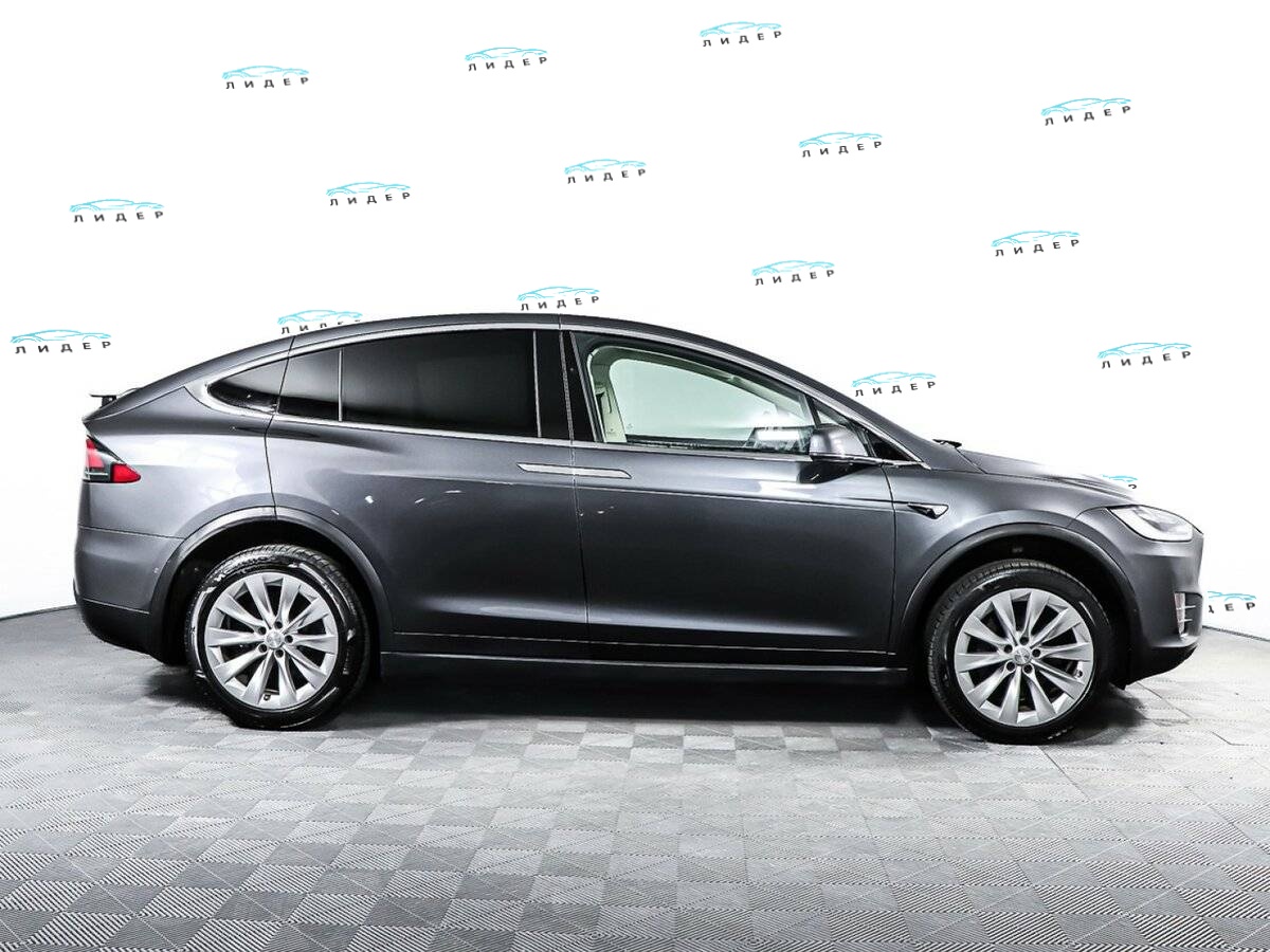 Б/У Тесла Модел Икс 2018 года. Фото: #11