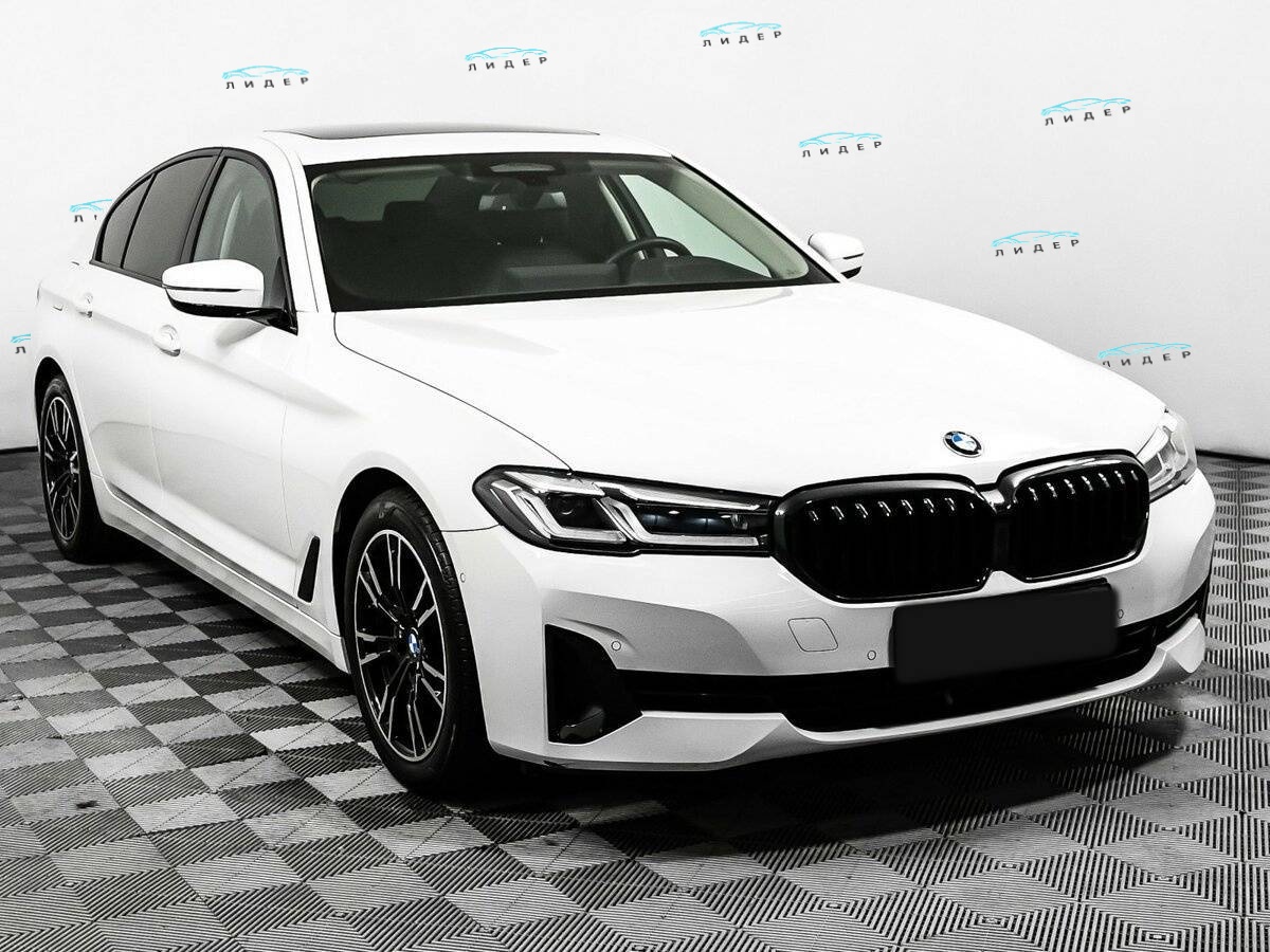 Б/У БМВ 5 серии 2022 года. Фото: #2