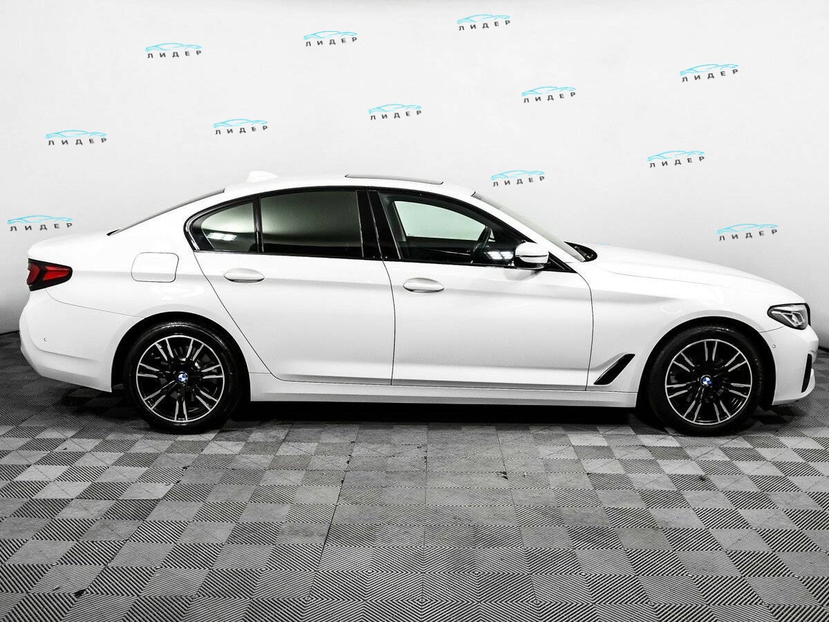 Б/У БМВ 5 серии 2022 года. Фото: #3
