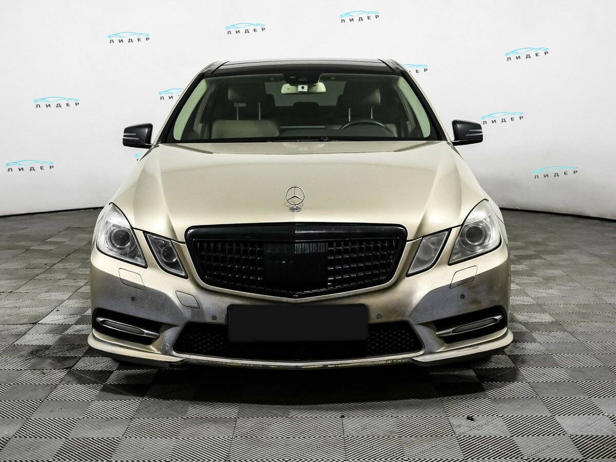 Б/У Мерседес-Бенц Е-Класс 2010 года. Фото: #1