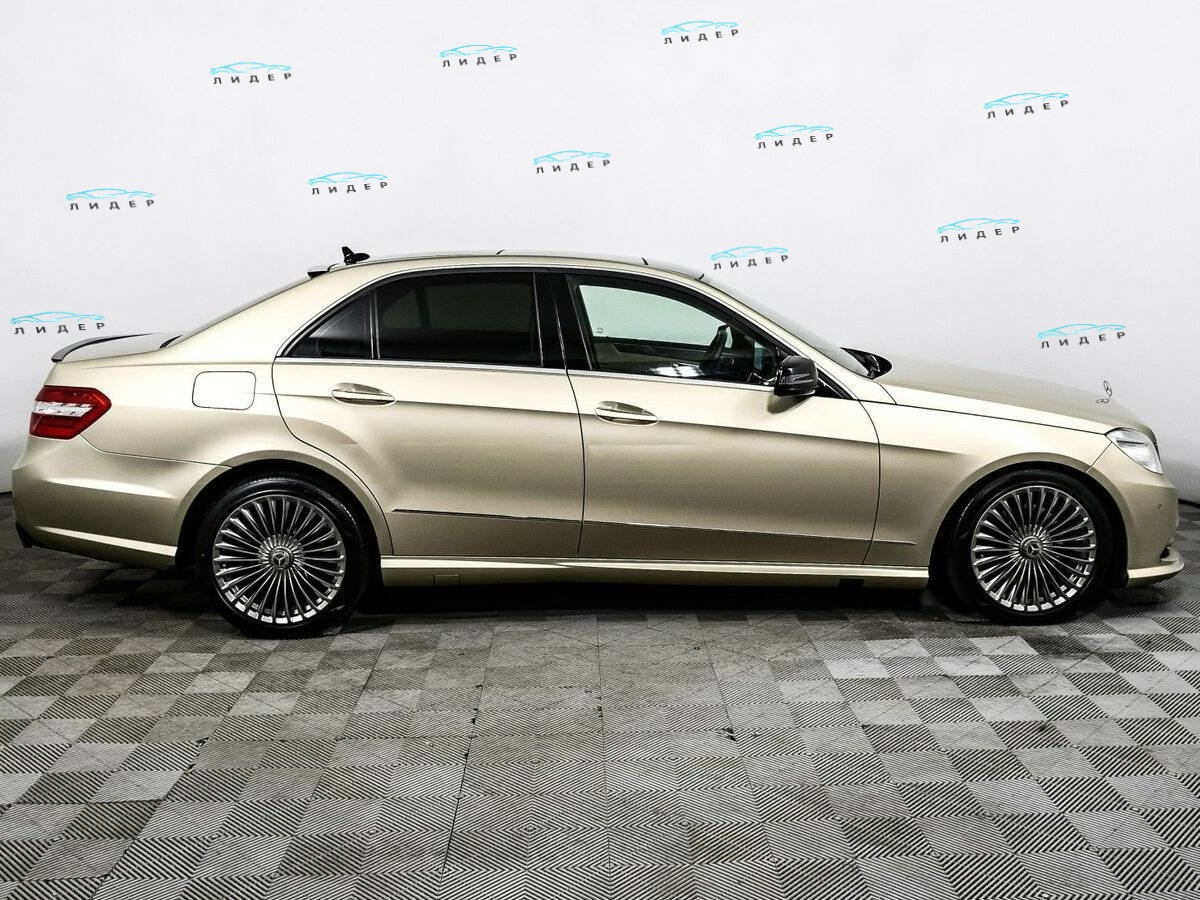 Б/У Мерседес-Бенц Е-Класс 2010 года. Фото: #3