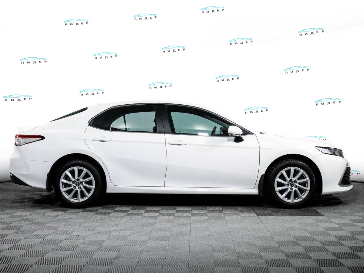 Б/У Тойота Камри 2021 года. Фото: #3