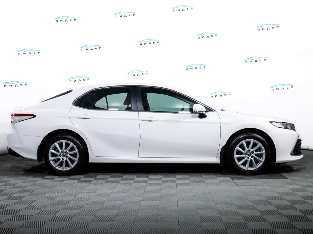 Б/У Тойота Камри 2021 года. Фото: #3