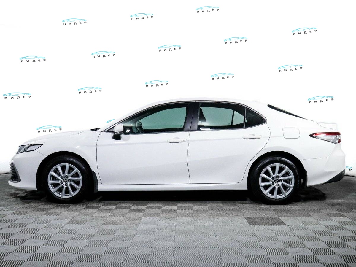 Б/У Тойота Камри 2021 года. Фото: #7