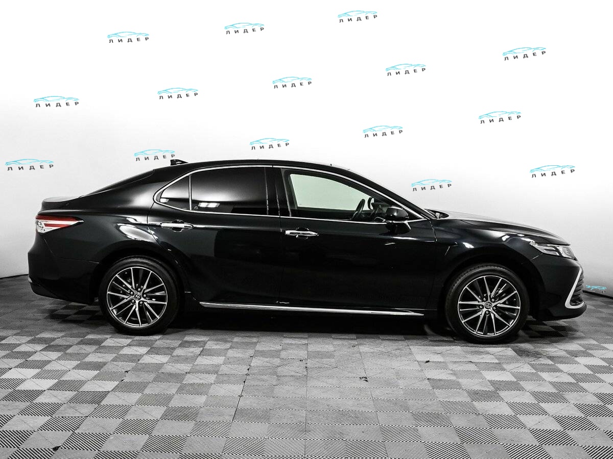 Б/У Тойота Камри 2023 года. Фото: #3