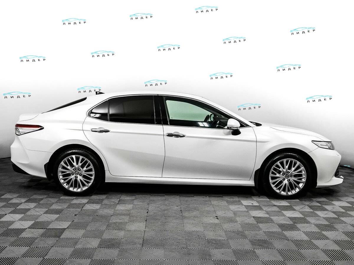 Б/У Тойота Камри 2019 года. Фото: #3