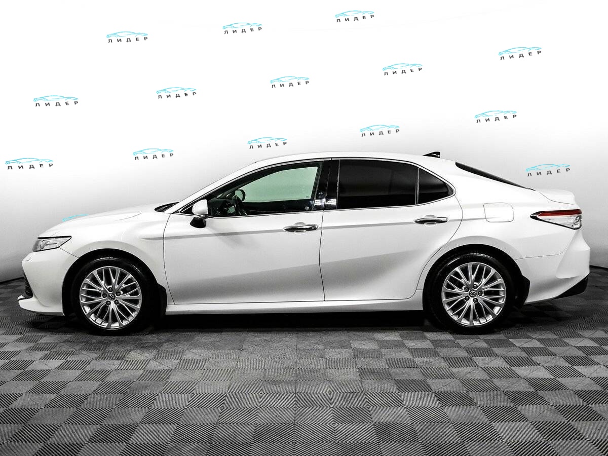 Б/У Тойота Камри 2019 года. Фото: #7