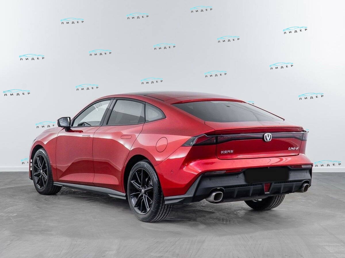 Б/У Чанган УНИ-В 2023 года. Фото: #1