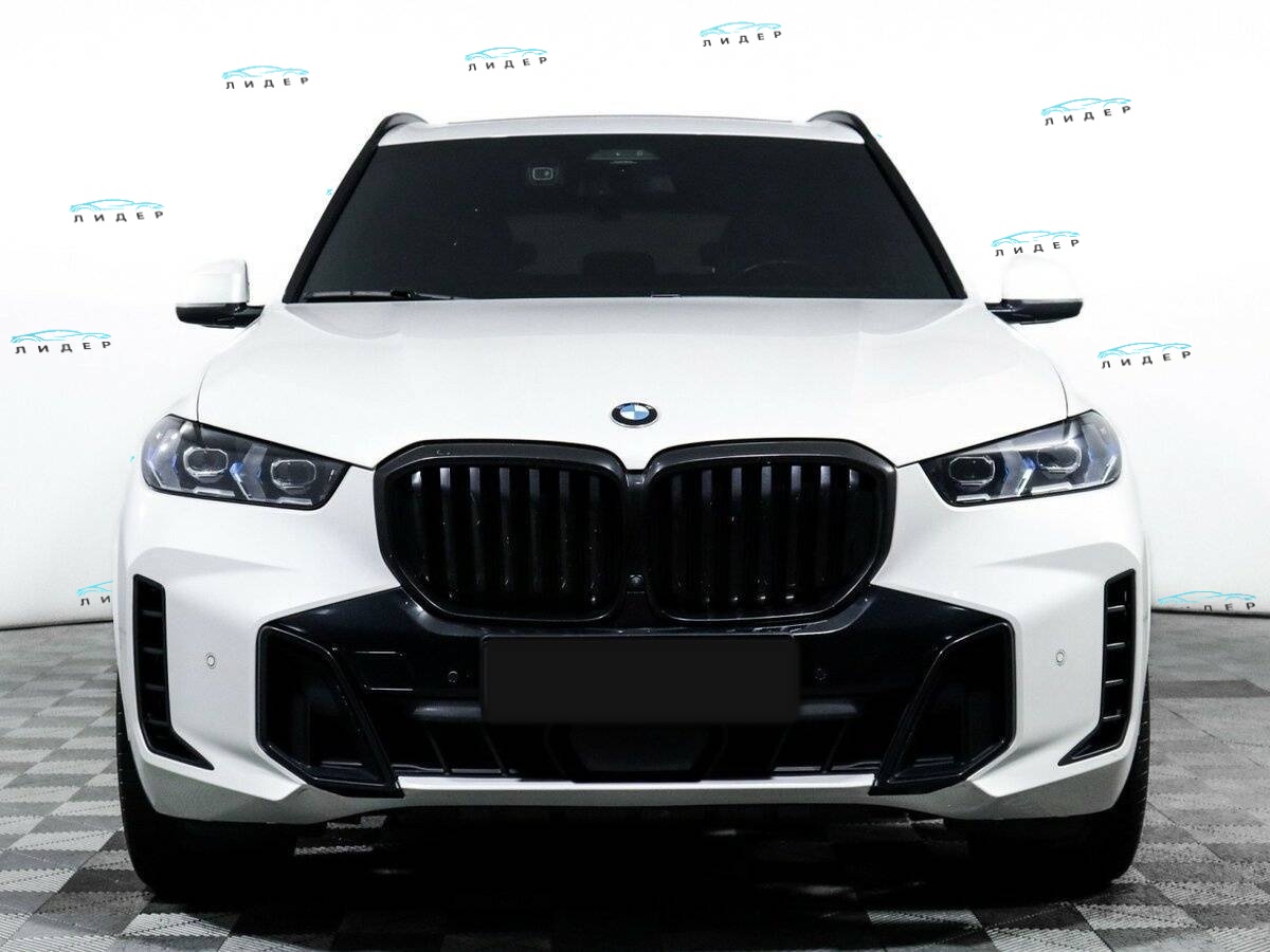 Б/У БМВ Икс5 2023 года. Фото: #1