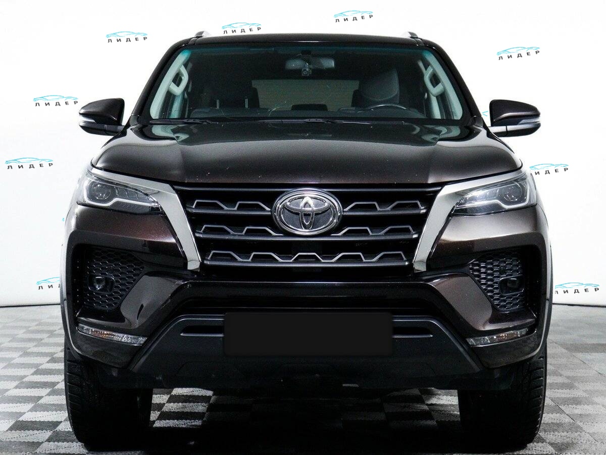 Б/У Тойота Фортюнер 2021 года. Фото: #1