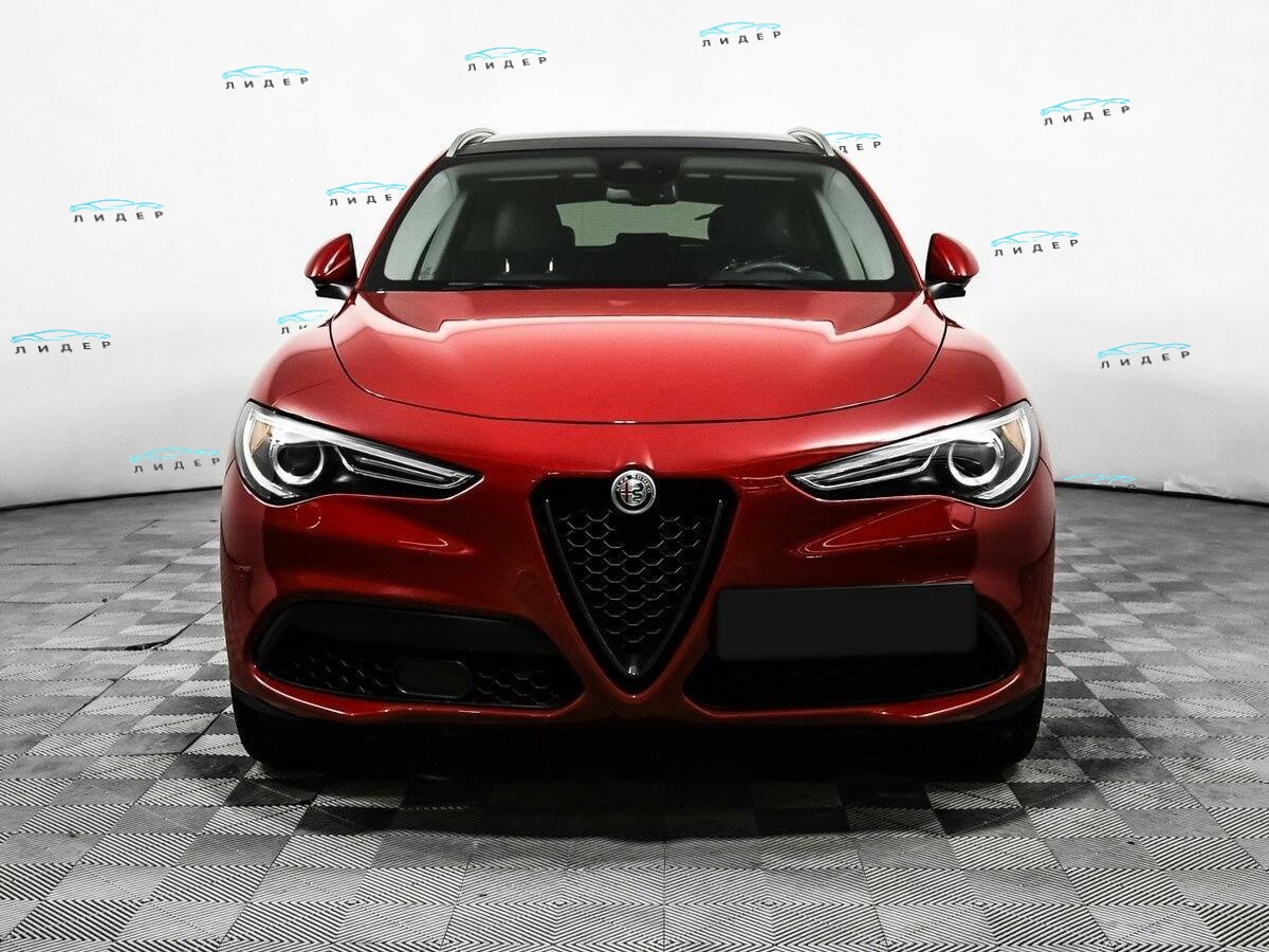 Б/У Альфа Ромео Stelvio 2017 года. Фото: #1
