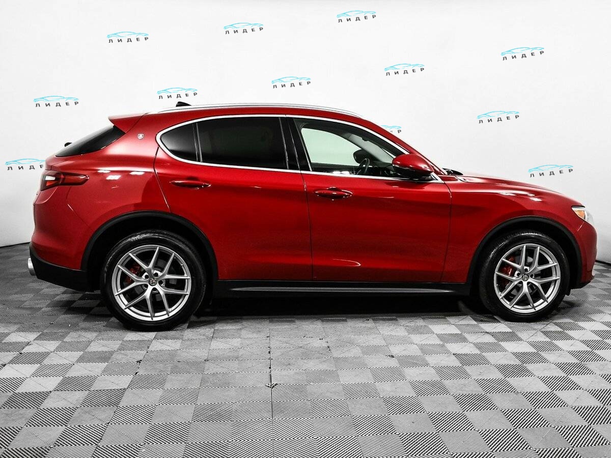 Б/У Альфа Ромео Stelvio 2017 года. Фото: #3