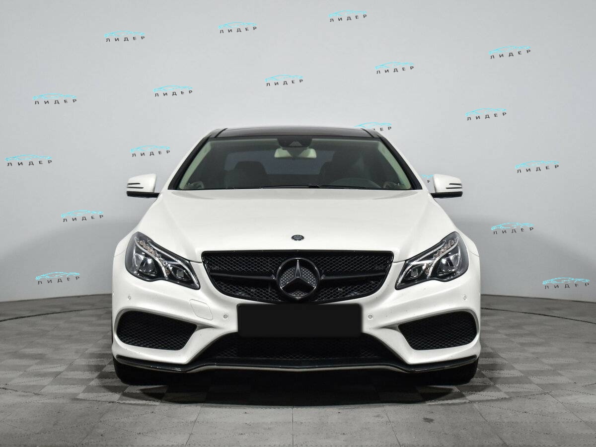 Б/У Мерседес-Бенц Е-Класс 2015 года. Фото: #1