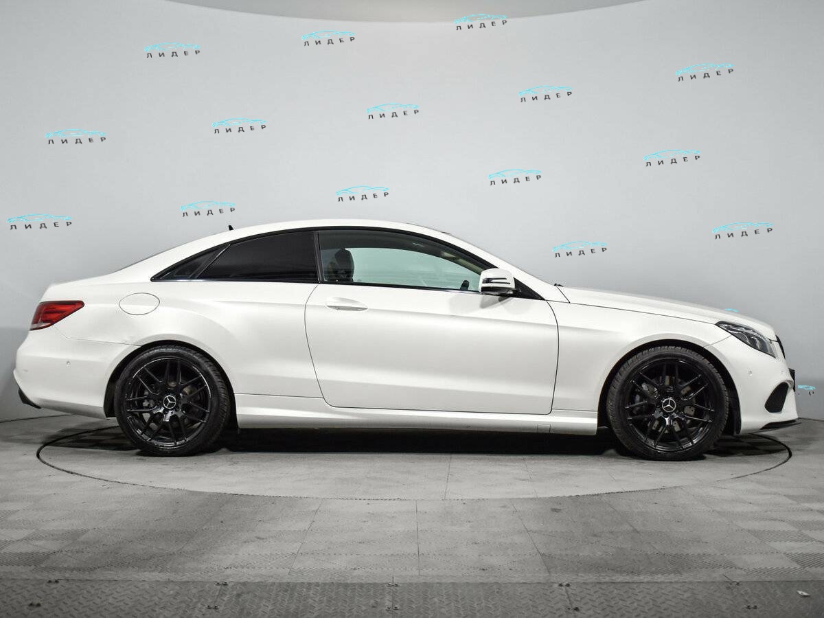 Б/У Мерседес-Бенц Е-Класс 2015 года. Фото: #3