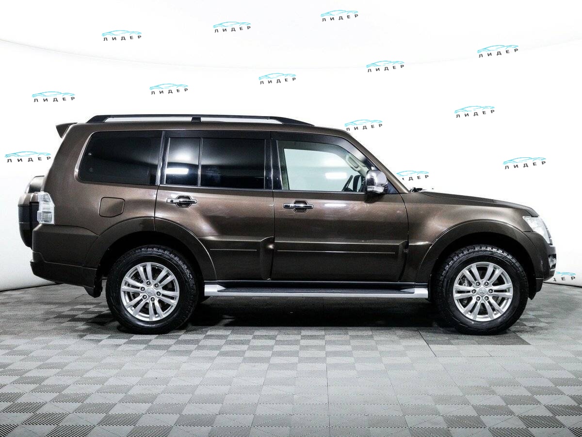 Б/У Митсубиши Паджеро 2017 года. Фото: #3