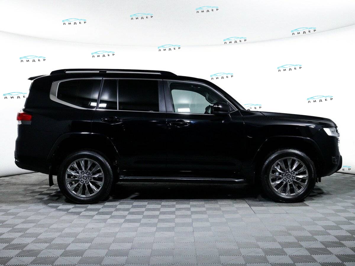 Б/У Тойота Лэнд Крузер 2022 года. Фото: #3