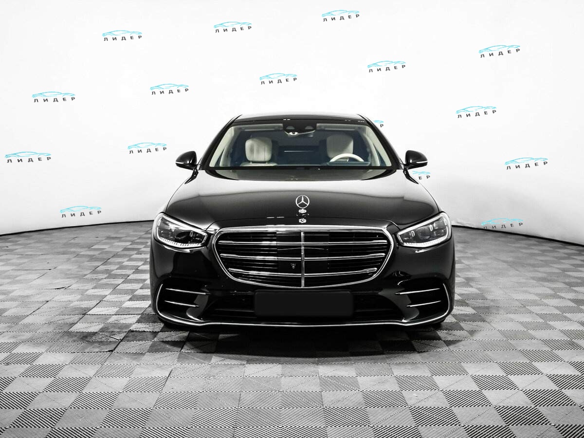Б/У Мерседес-Бенц С-Класс 2020 года. Фото: #1