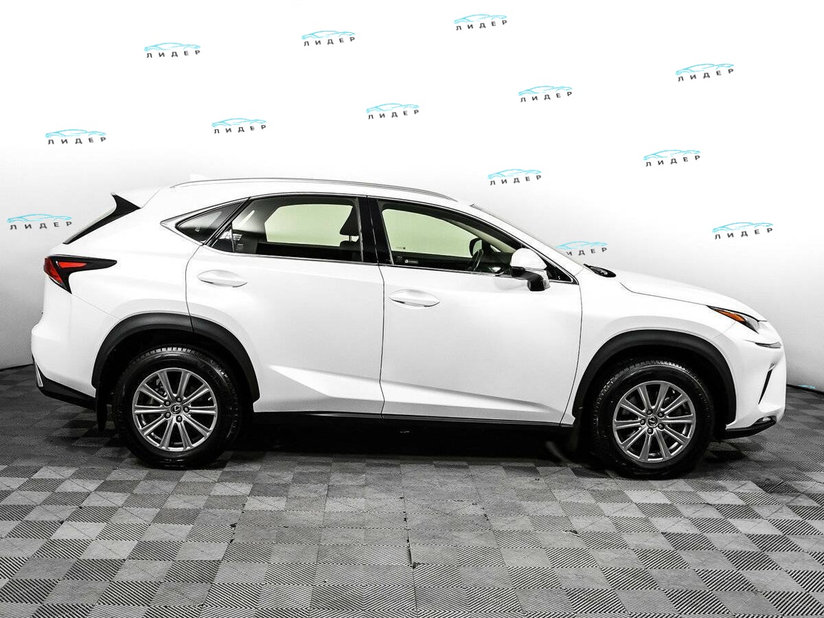 Б/У Лексус Н-Икс 2021 года. Фото: #3