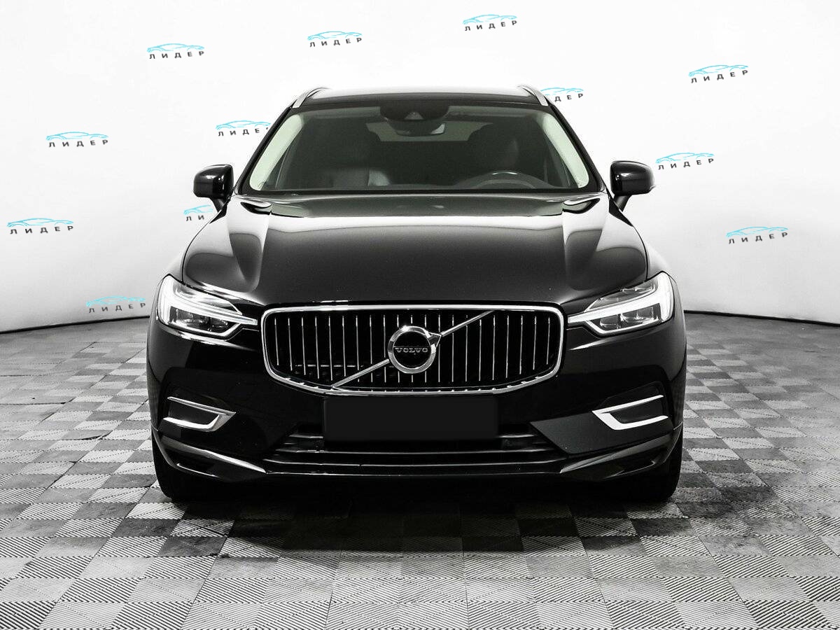 Б/У Вольво ИксЦ60 2019 года. Фото: #1