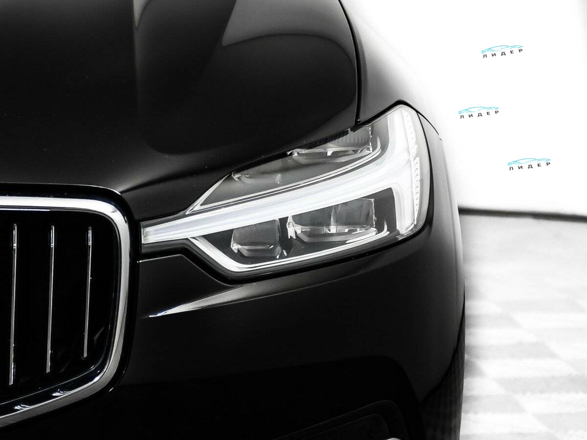 Б/У Вольво ИксЦ60 2019 года. Фото: #14