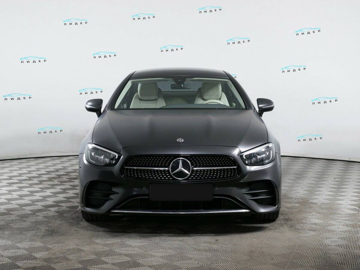 Б/У Мерседес-Бенц Е-Класс 2021 года. Фото: #1