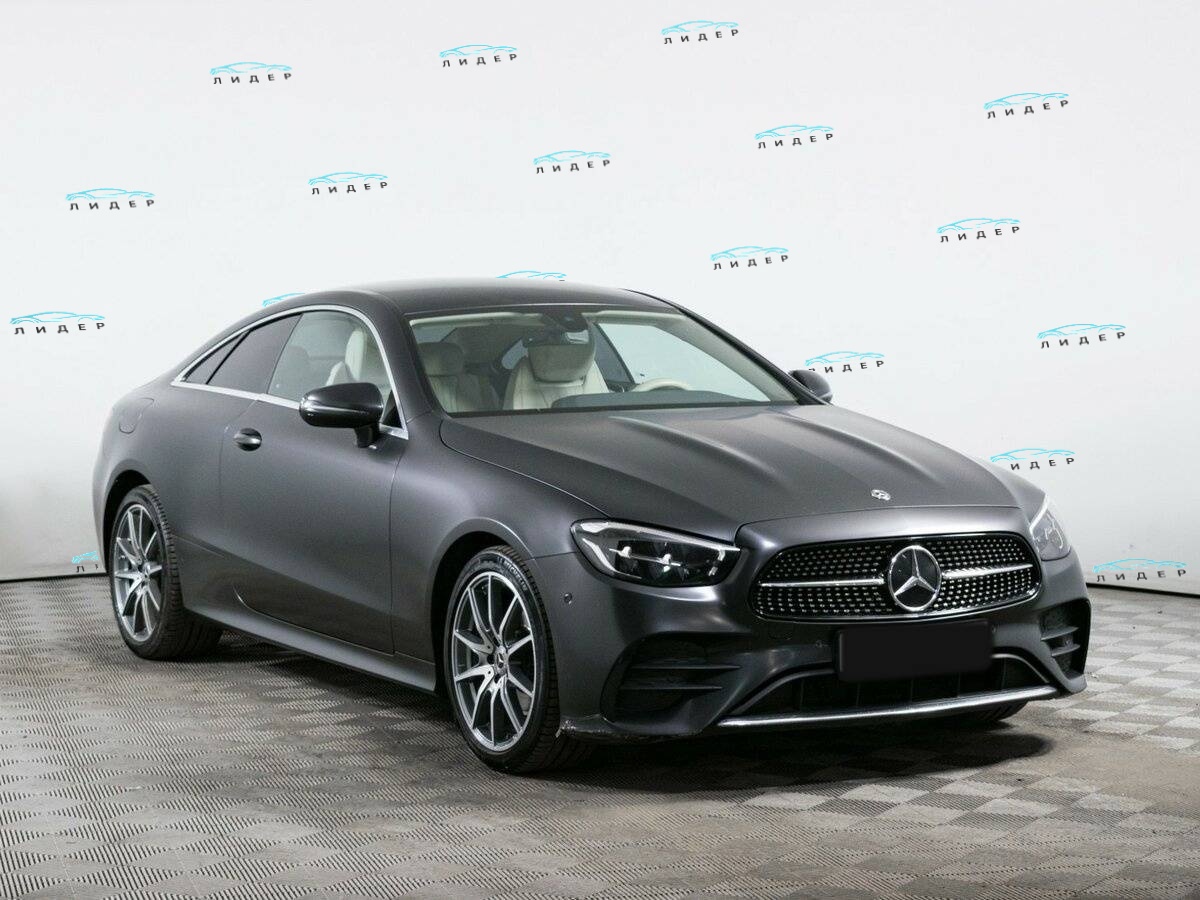 Б/У Мерседес-Бенц Е-Класс 2021 года. Фото: #2