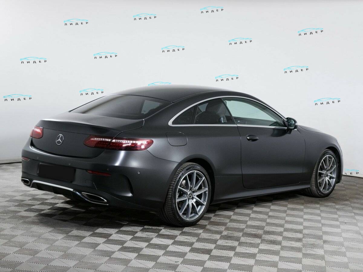 Б/У Мерседес-Бенц Е-Класс 2021 года. Фото: #3