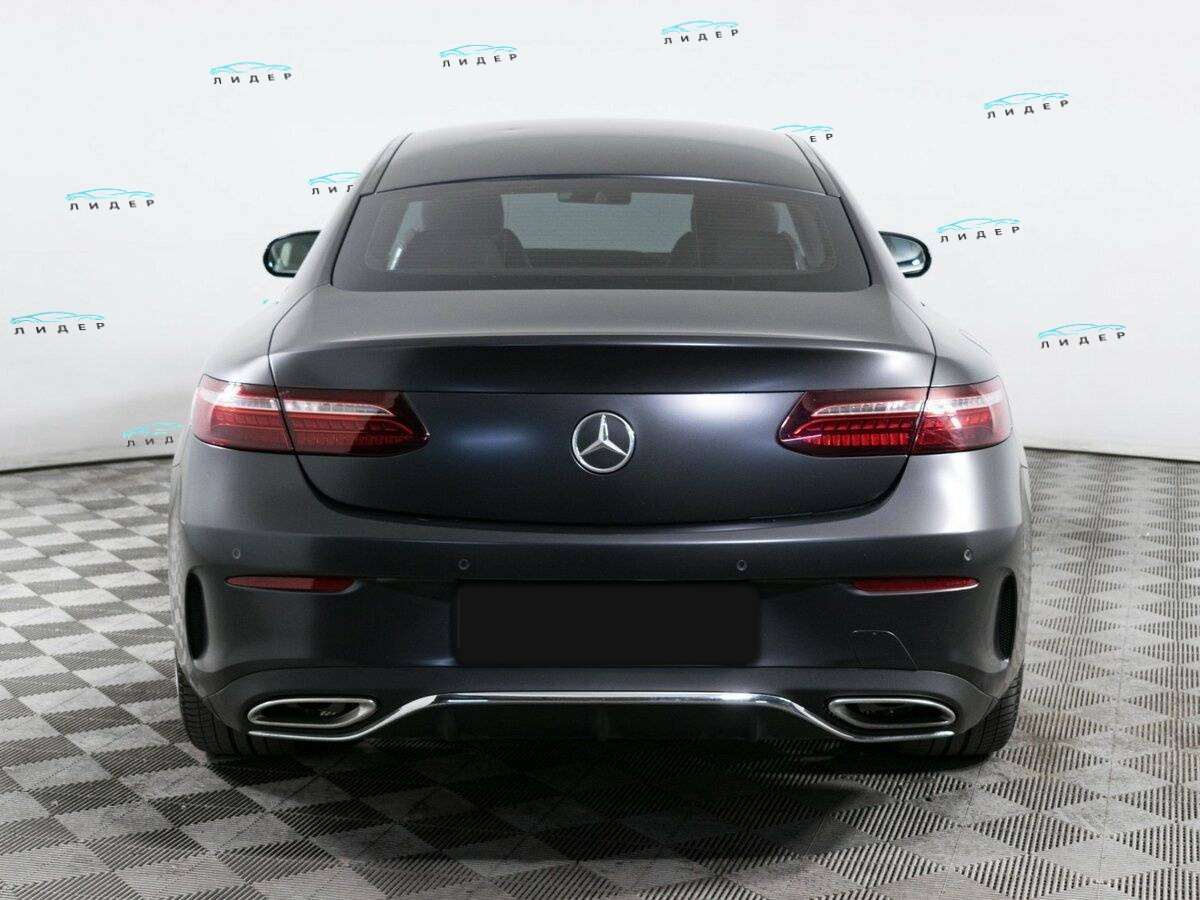 Б/У Мерседес-Бенц Е-Класс 2021 года. Фото: #4