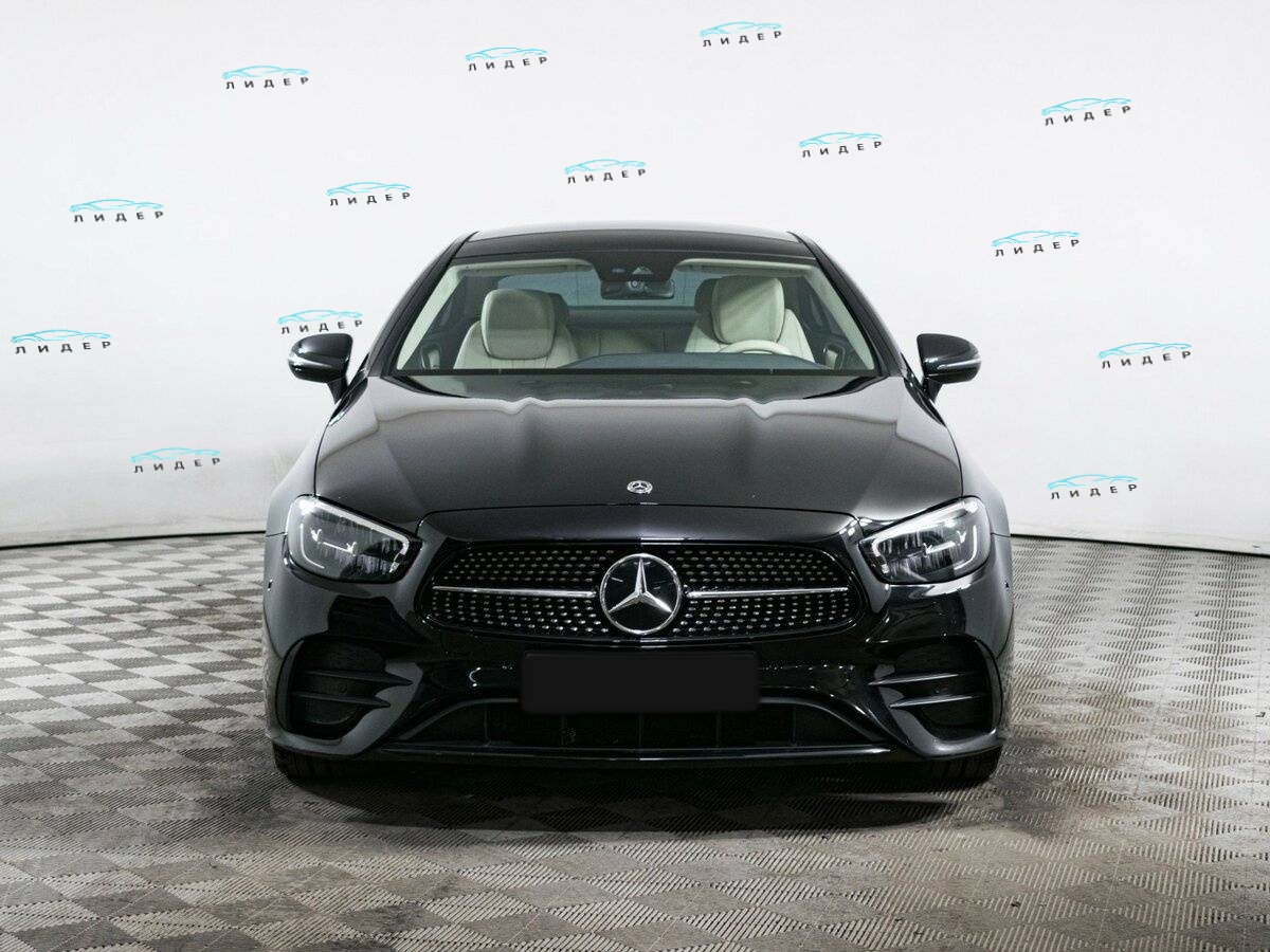 Б/У Мерседес-Бенц Е-Класс 2021 года. Фото: #1