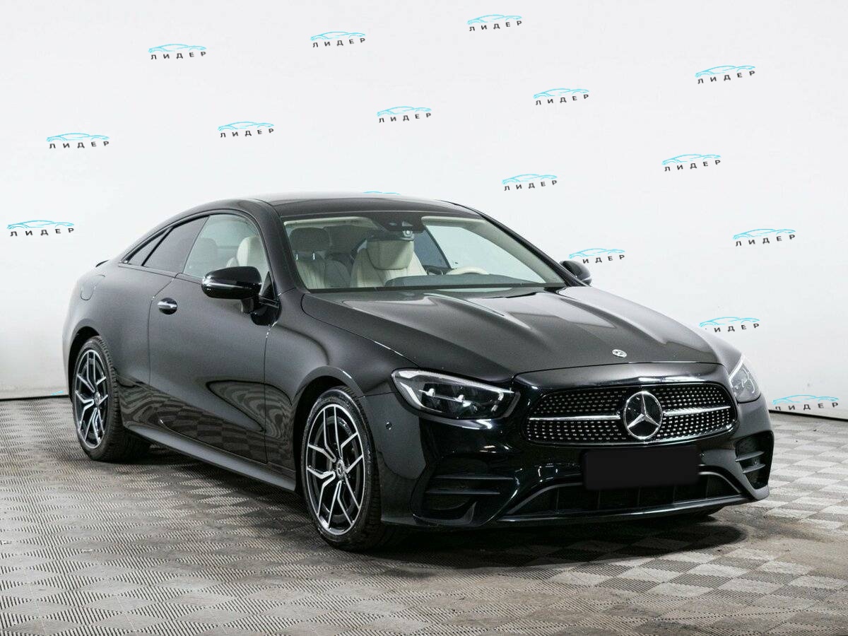 Б/У Мерседес-Бенц Е-Класс 2021 года. Фото: #2