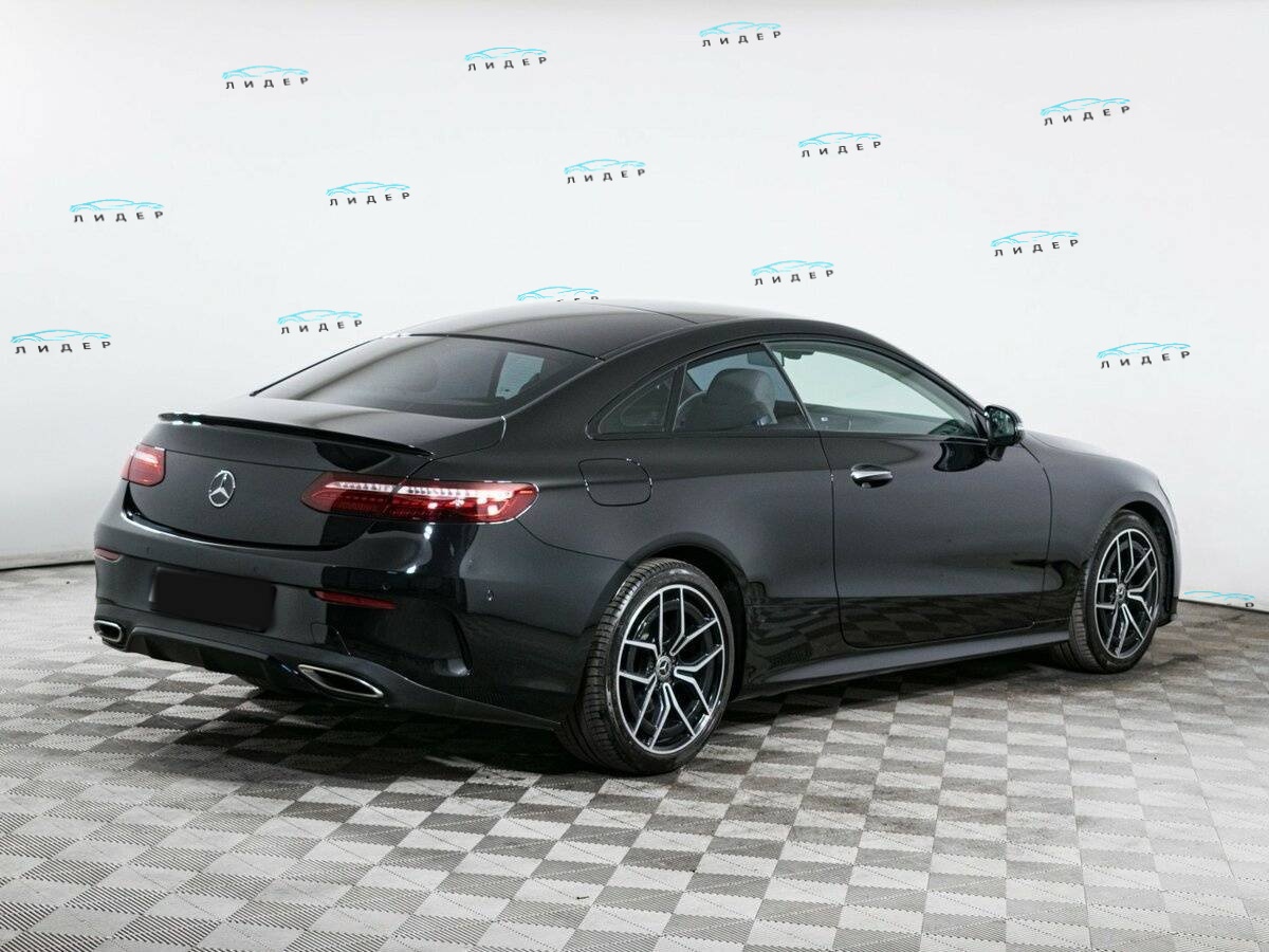 Б/У Мерседес-Бенц Е-Класс 2021 года. Фото: #3