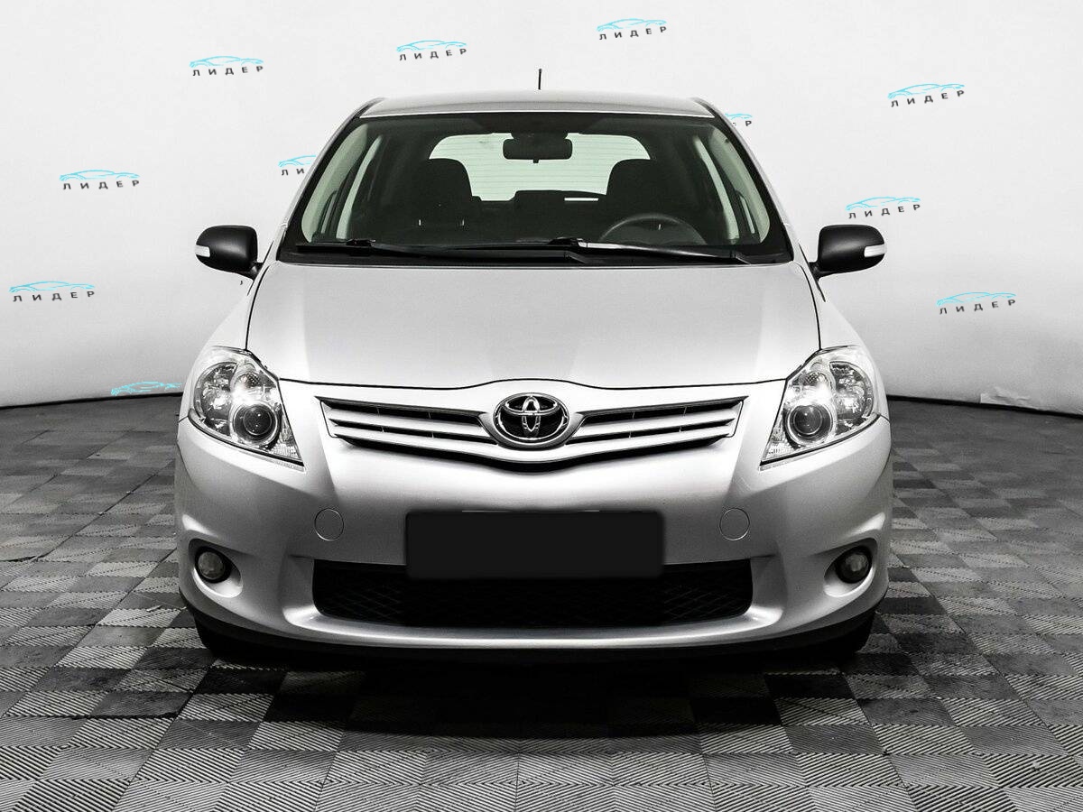 Б/У Тойота Аурис 2011 года. Фото: #1