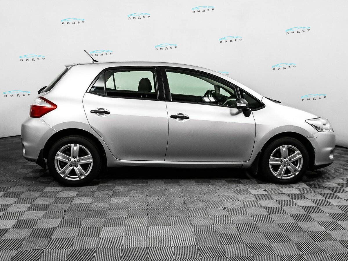 Б/У Тойота Аурис 2011 года. Фото: #3