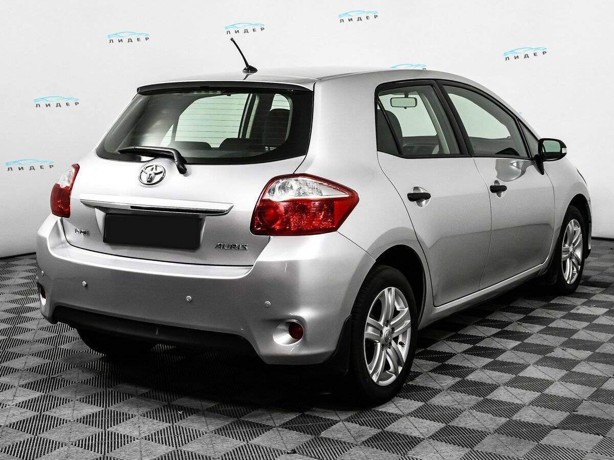 Б/У Тойота Аурис 2011 года. Фото: #4