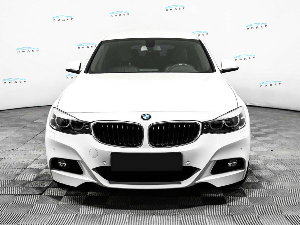 Б/У БМВ 3 серии 2018 года. Фото: #1