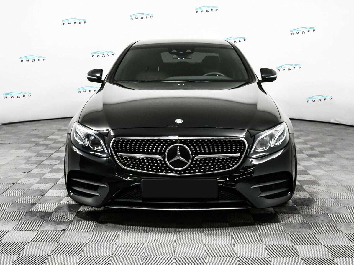 Б/У Мерседес-Бенц Е-Класс 2017 года. Фото: #1