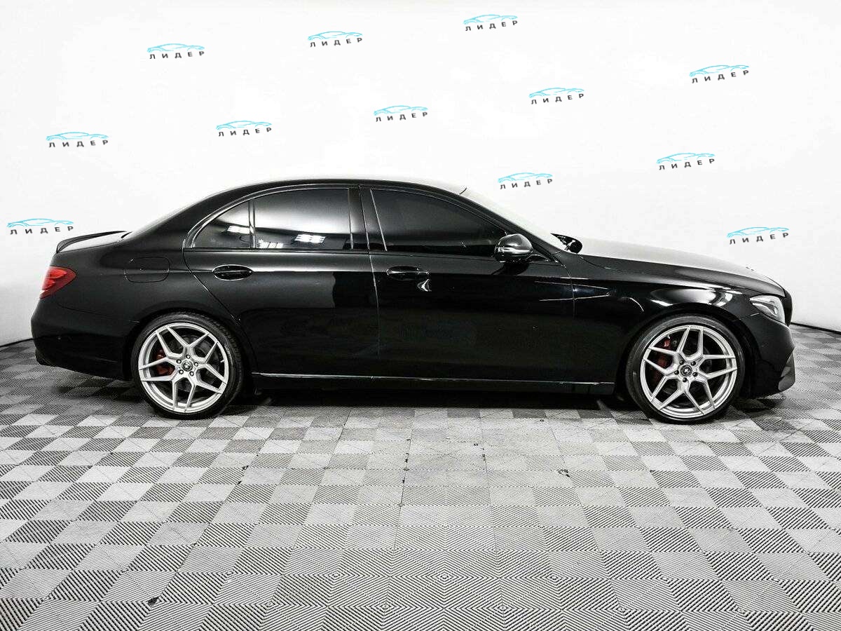 Б/У Мерседес-Бенц Е-Класс 2017 года. Фото: #3