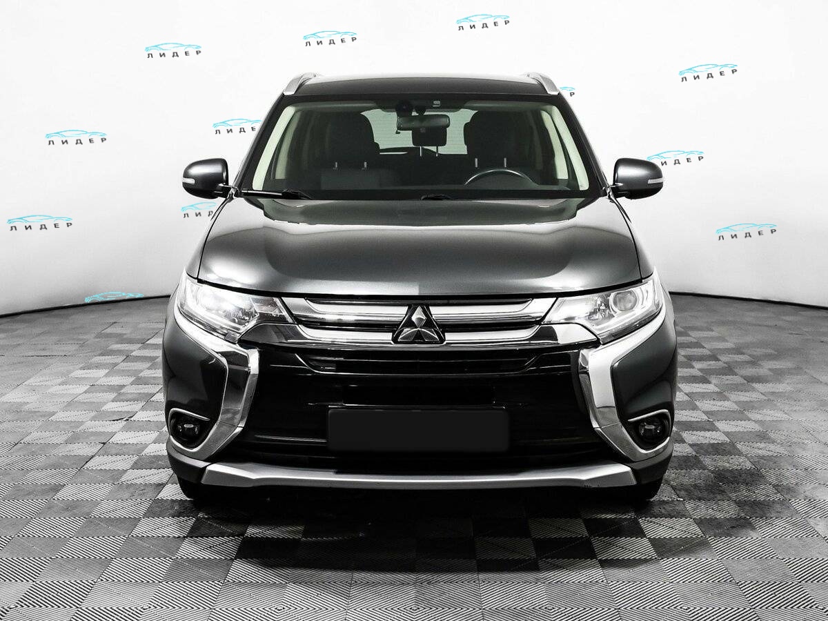 Б/У Митсубиши Оутлэндер 2018 года. Фото: #1