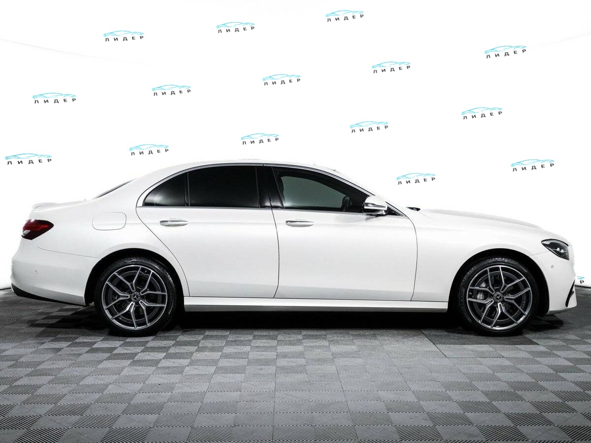 Б/У Мерседес-Бенц Е-Класс 2021 года. Фото: #3