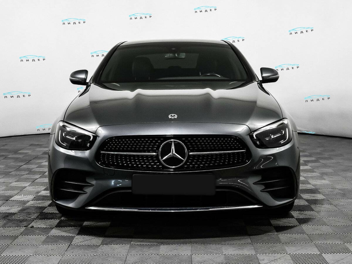 Б/У Мерседес-Бенц Е-Класс 2021 года. Фото: #1