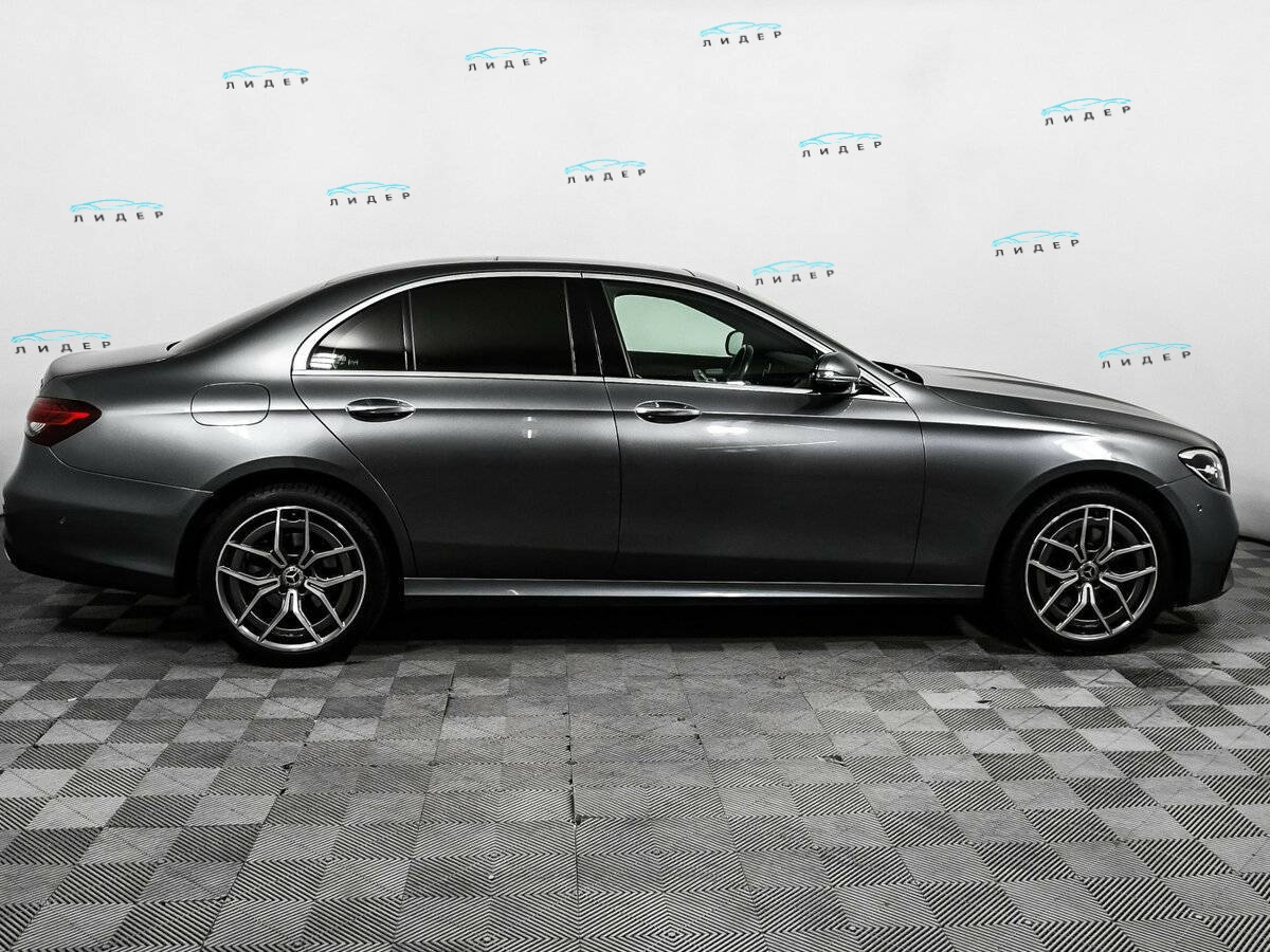 Б/У Мерседес-Бенц Е-Класс 2021 года. Фото: #3
