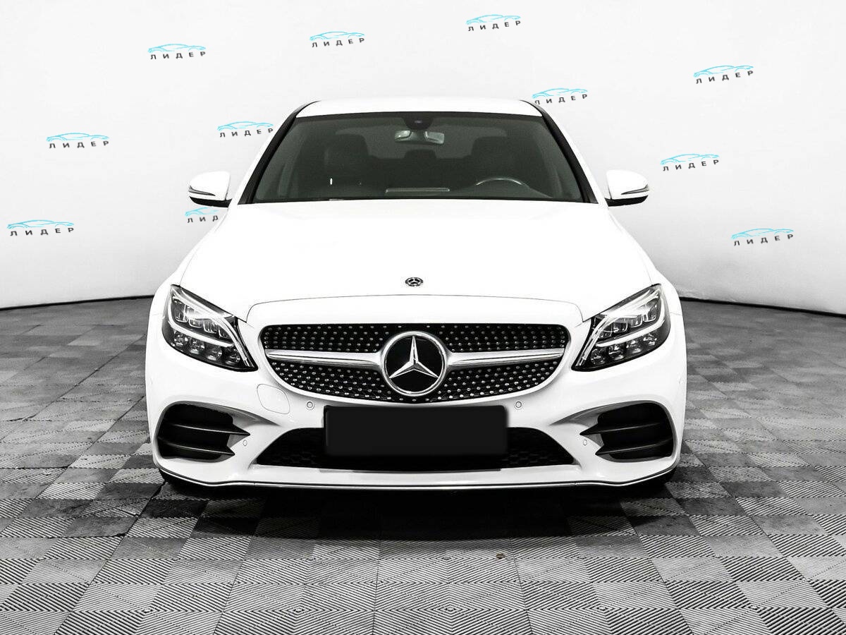 Б/У Мерседес-Бенц Ц-Класс 2018 года. Фото: #1