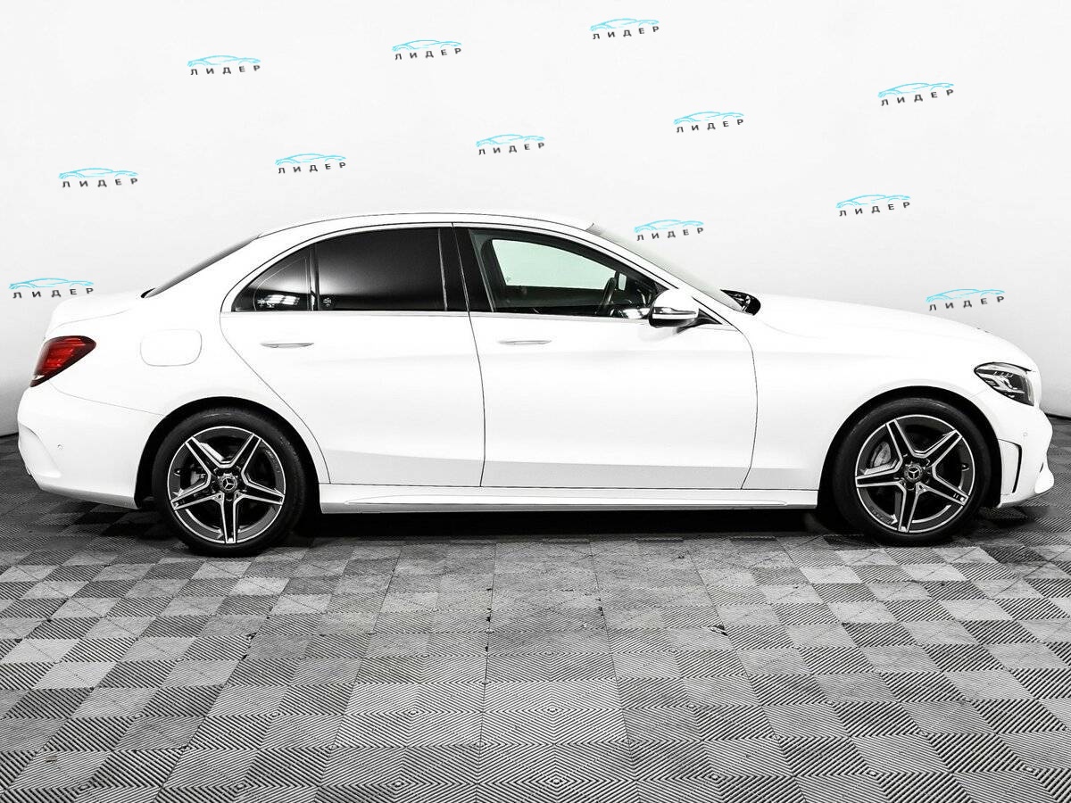 Б/У Мерседес-Бенц Ц-Класс 2018 года. Фото: #3