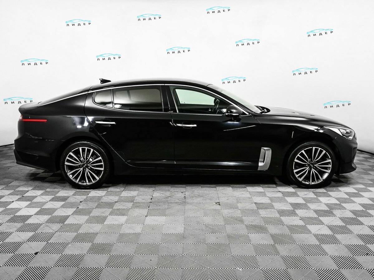 Б/У Киа Стингер 2018 года. Фото: #3