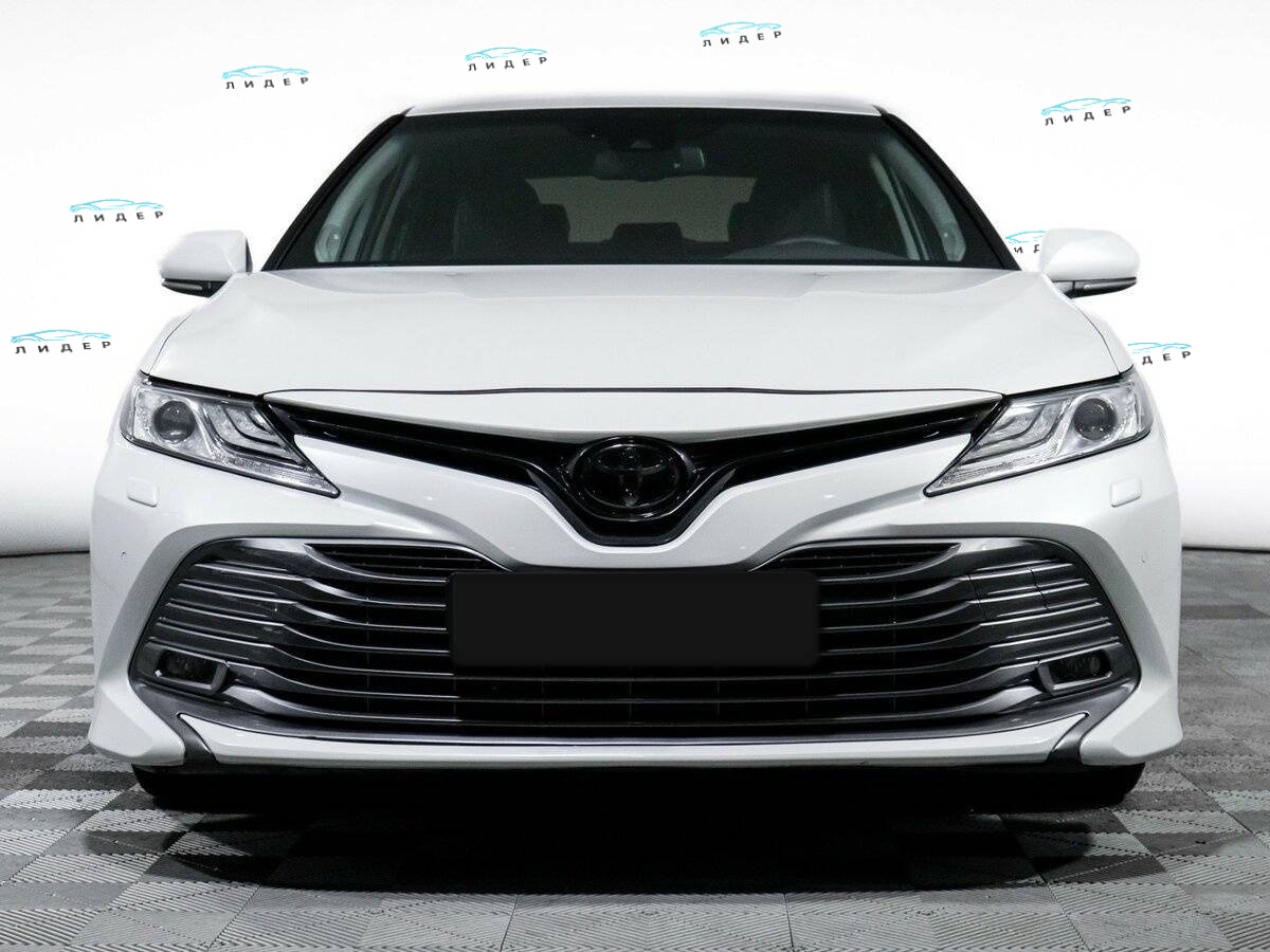 Б/У Тойота Камри 2019 года. Фото: #1