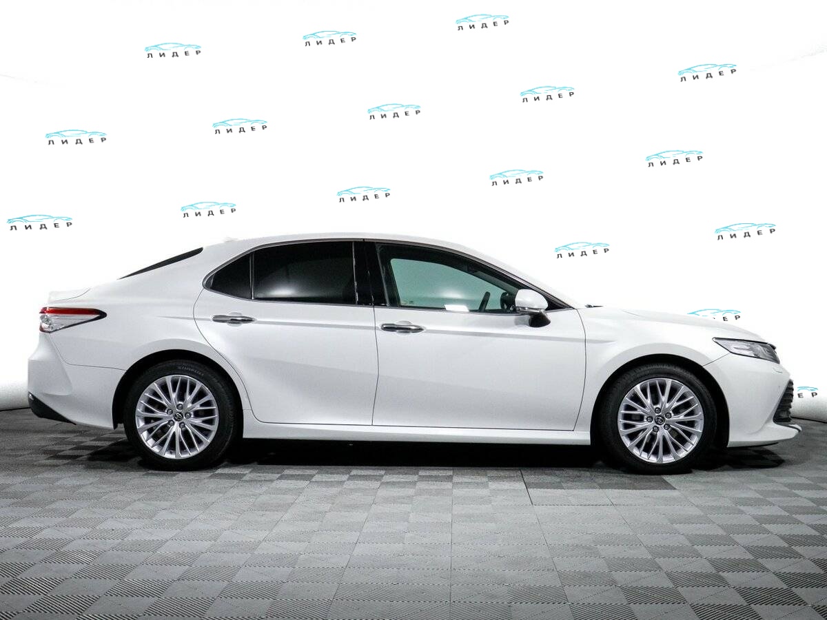 Б/У Тойота Камри 2019 года. Фото: #3