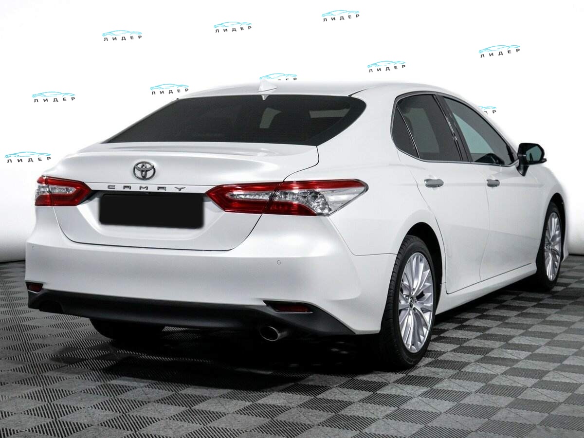 Б/У Тойота Камри 2019 года. Фото: #4