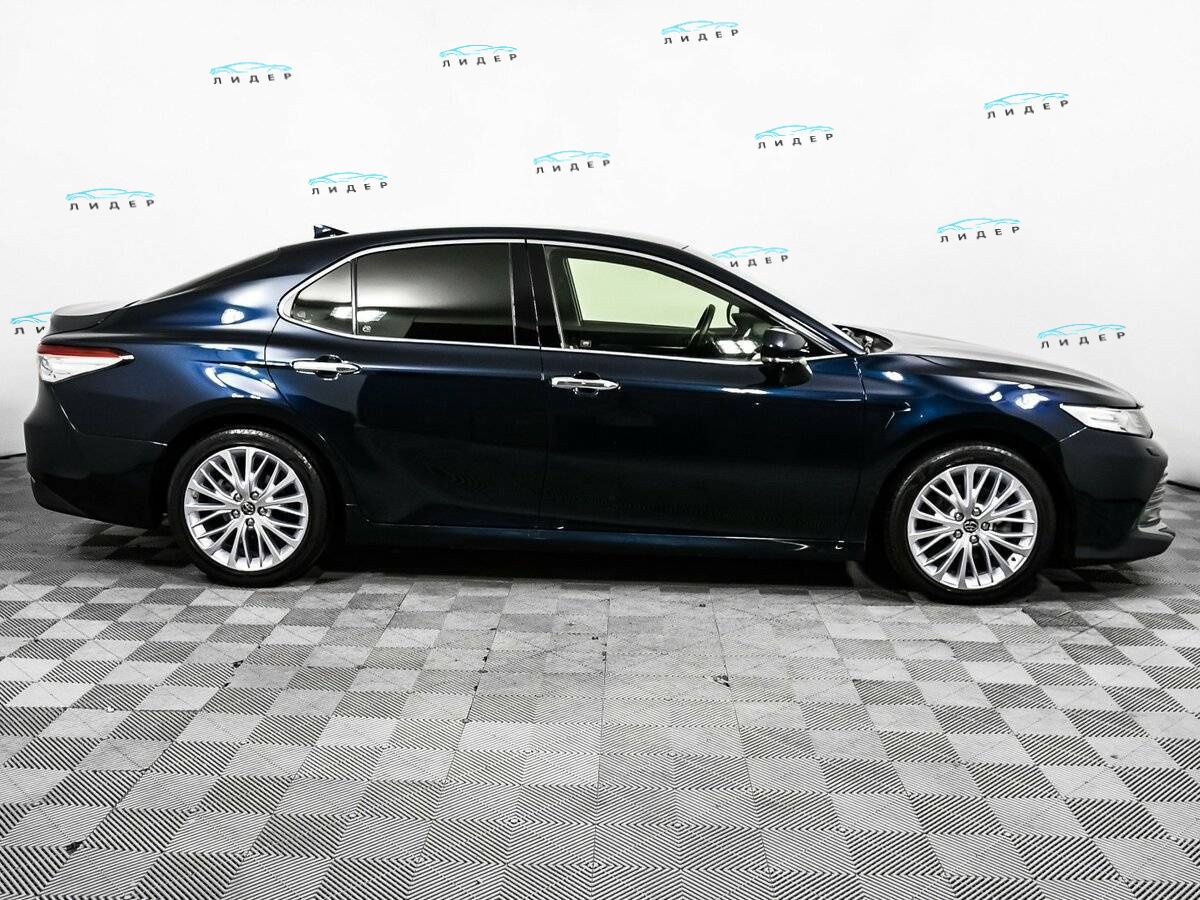 Б/У Тойота Камри 2018 года. Фото: #3